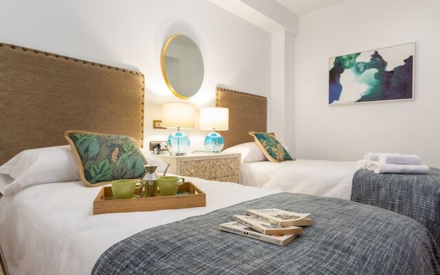 Bright & Confortable 2 Bd Apart With Views to Bib Rambla Square. Bib Rambla II - Hotel in Granada - Photo 2