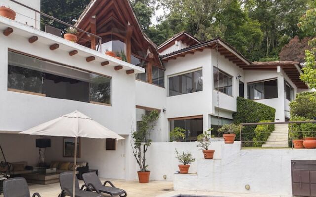 Lake view house with private pool