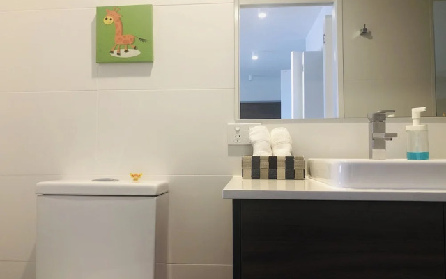 Stylish Home 15 mins from City & Airport