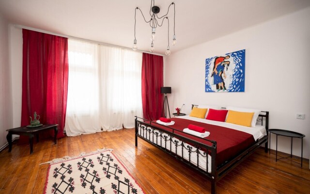Authentic Design 2bdr Apartment in Old Town