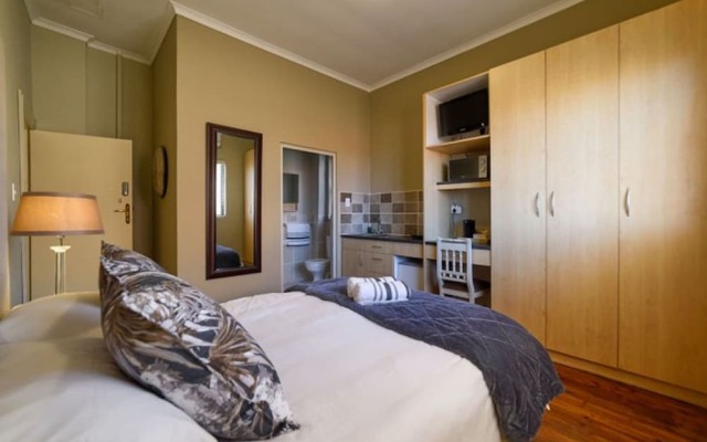 Leeuwenzee Guesthouse - Luxury Room With Self Catering