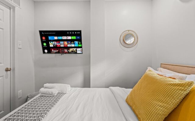 East Passyunk Trendy Apartment