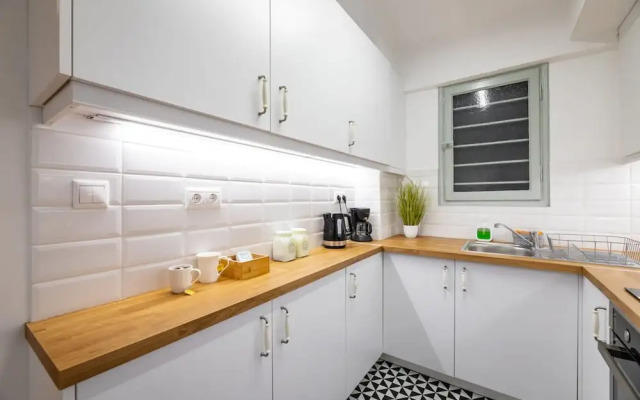 Quiet Apartment With a Garden at Exarcheia