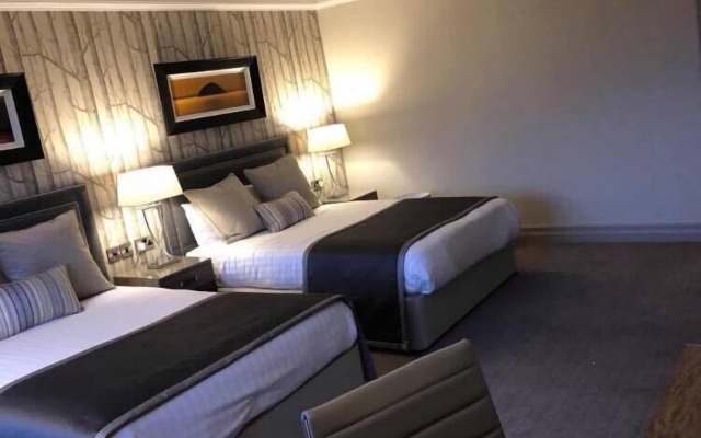 Riverside Lodge Hotel