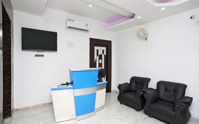 OYO 9675 Hotel Galaxy
