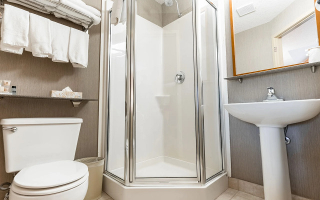 Canmore Inn & Suites