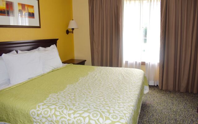 Days Inn & Suites Tucker/Northlake