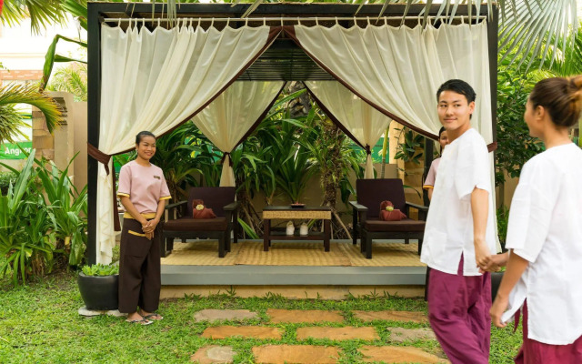 Angkor Miracle Reflection Club
