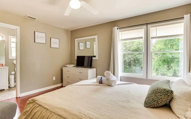 Louisville Apartment - Walk to Restaurants!