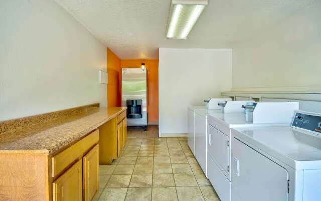 Motel 6 Warren, MI - Detroit East