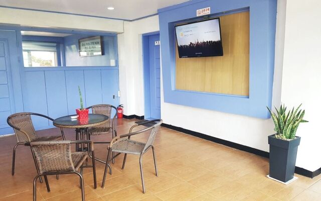 Memoria Pool Villa Family Pension