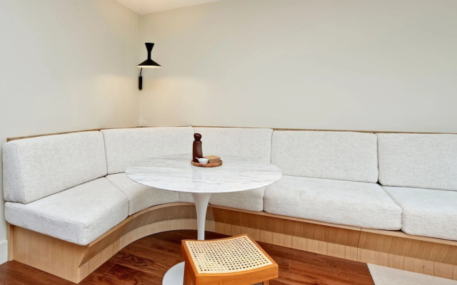 Luxury Designer Flat in Putney by Underthedoormat