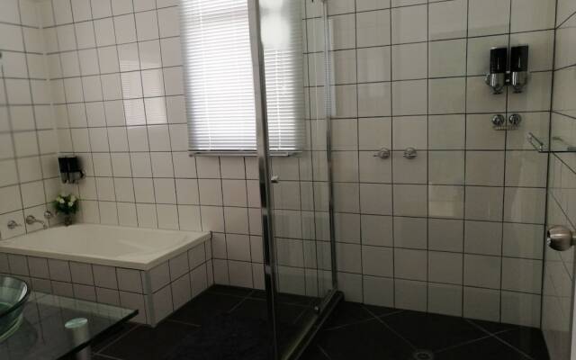 Lake Tyrrell Accommodation Sea Lake