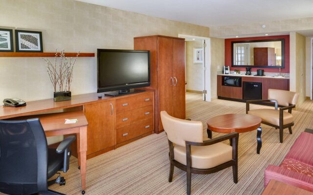Courtyard By Marriott Shelton