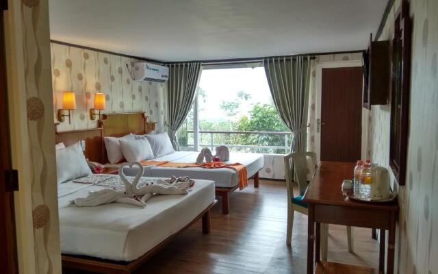 Royal Caravan Hotel Trawas
