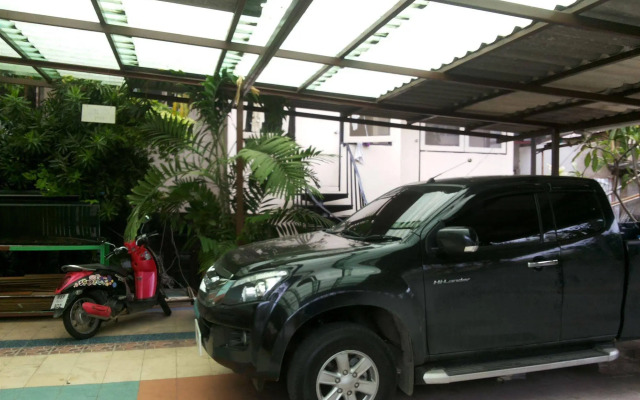 OYO 471 Sunshine Apartment