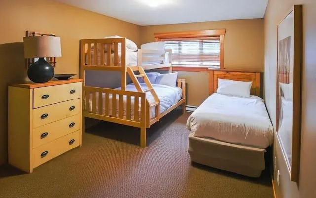 Pinnacle Ridge Chalets by Fernie Lodging