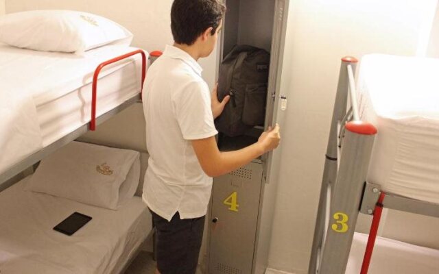 Hostal 1811 - Hostel