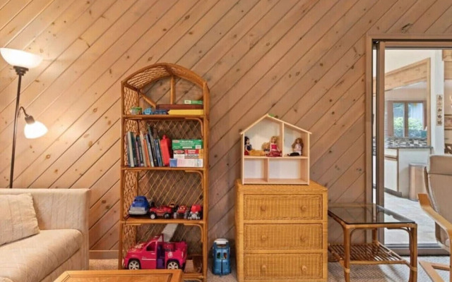 Pocono Chalet Jacuzzi Bathtub 4 BDRMS