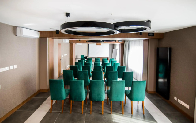 Platinum Residence Boutique Hotel