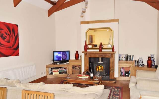 Charming Barn Conversion With Wood Burner Near Looe