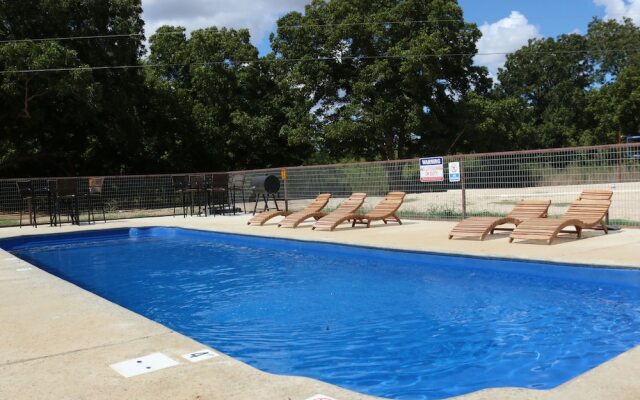 19 Son's Geronimo - Birdhouse Cabin
