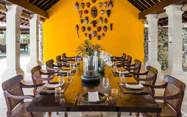 Sira Beach House