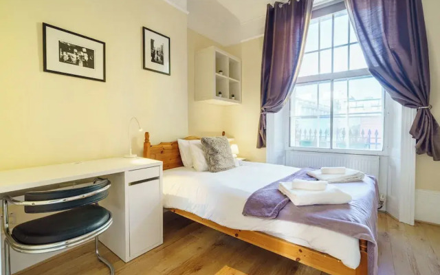 Stylish 2Bed Steps from Iconic Waterloo