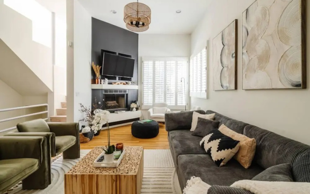 Hollywood Hills Sunset Strip Home w Hottub