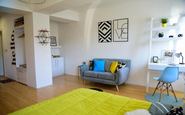 Stylish & Cozy Studio by Danailov Apartments