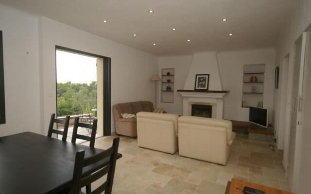 Cozy holiday home in Saint-Antonin-du-Var with large pool