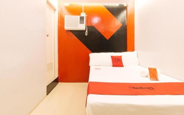 RedDoorz @ Walk Inn Hotel