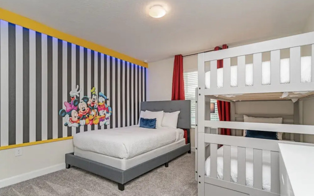Modern Townhome W/private Pool & Free Water Park!