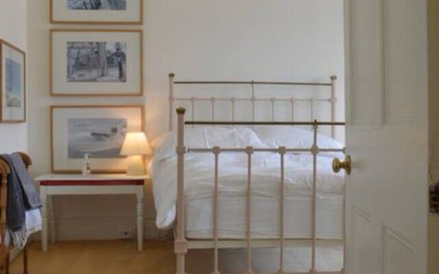 4 Bedroom Flat In Edinburgh City Centre