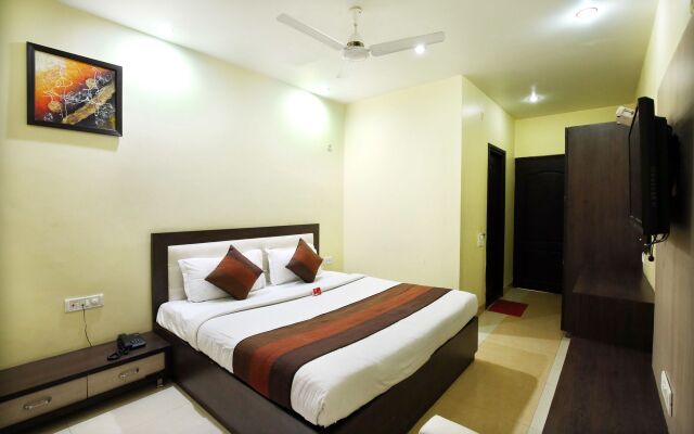 Hotel Aaditya Majha Continental by OYO Rooms