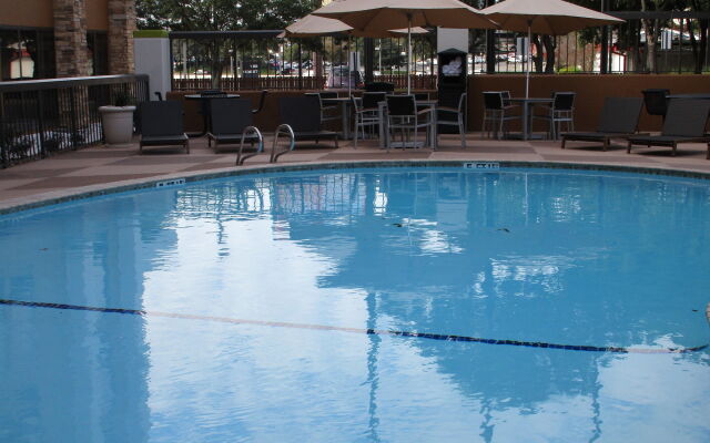 Clarion Pointe near Medical Center