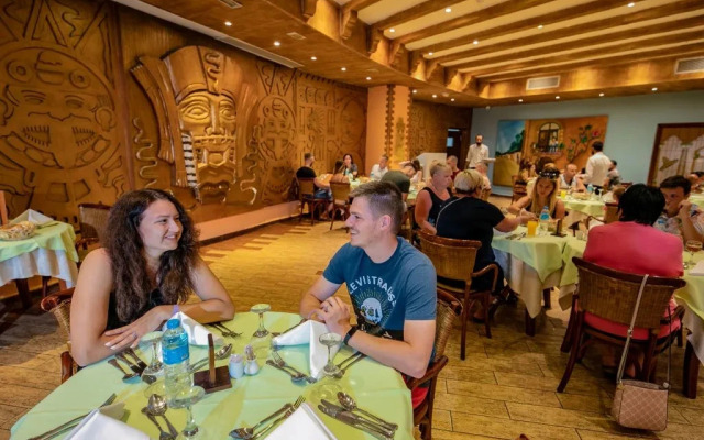 Titanic Palace - Families and Couples only
