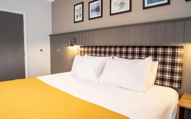 Almondsbury Inn & Lounge