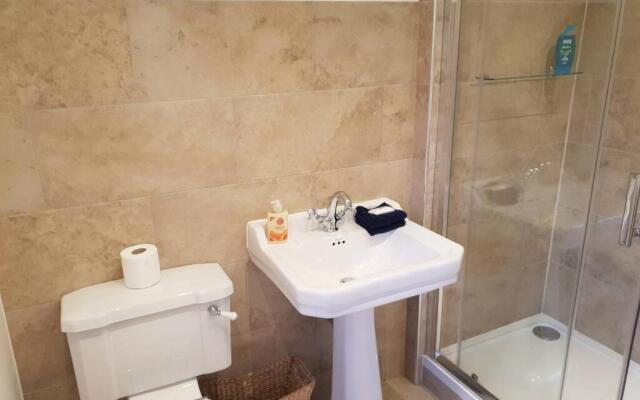 Large 2 ensuite bedroom flat with lovely views