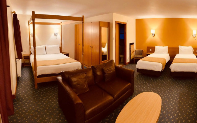 Tollgate Hotel And Leisure