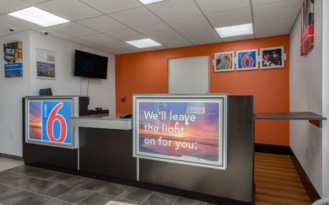 Motel 6 Cartersville - White GA