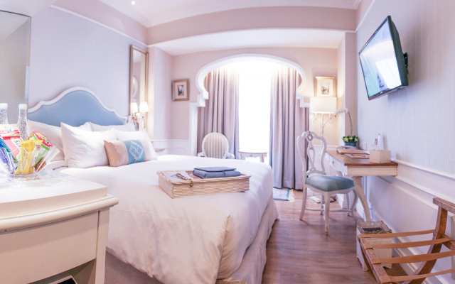 Noor Hotel