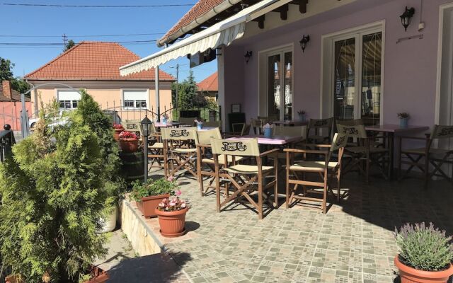 Petit Bistro Panzió