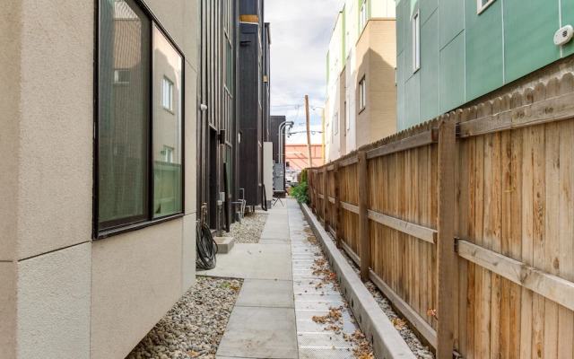 Jefferson Park Apartment: Walk to Empower Field!