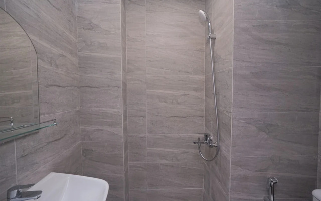Warm Cozy Studio Room at Collins Boulevard Apartment