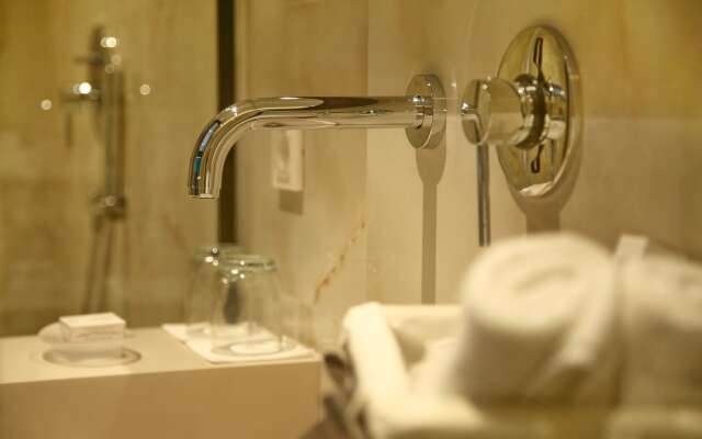 Maccani Luxury Suites