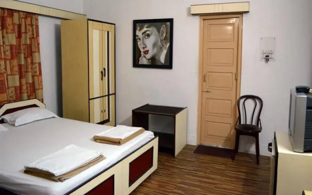 OYO 43924 Harry Guest House
