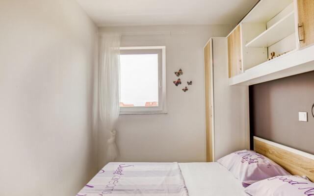 Lovely Apartment in Novalja near Sea Beach