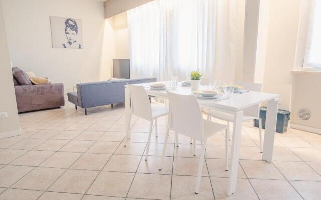 Sweet Lake Apartment - Italian Homing