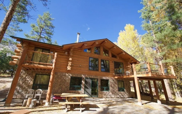 Cliffs & Stream Log - 3 Br Cabin